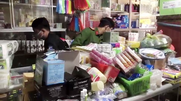 Tạm giữ trên 3.200 sản phẩm mỹ phẩm không rõ nguồn gốc xuất xứ tại An Giang