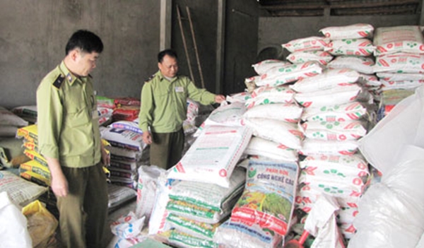 Phát hiện và thu giữ 630 bao phân bón không rõ xuất xứ