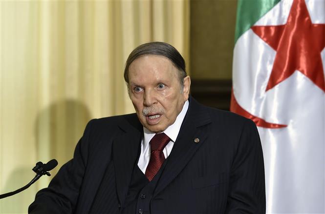 Tổng thống Algeria A. Bouteflika quyết định từ chức