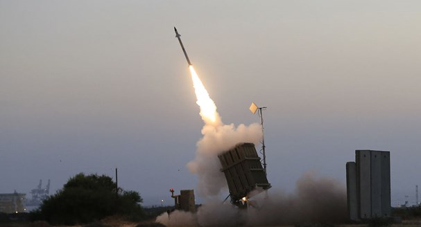 Israel bắn hàng loạt tên lửa vào Damascus trong đêm tối