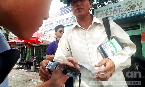 Hàng nhái, hàng giả được bày bán công khai vì sao?